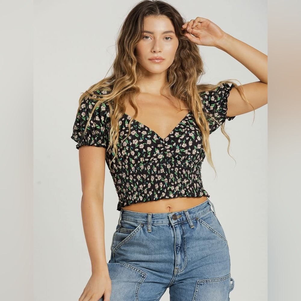 Billabong Love Song Top Crop V-neck floral black and white size large women’s